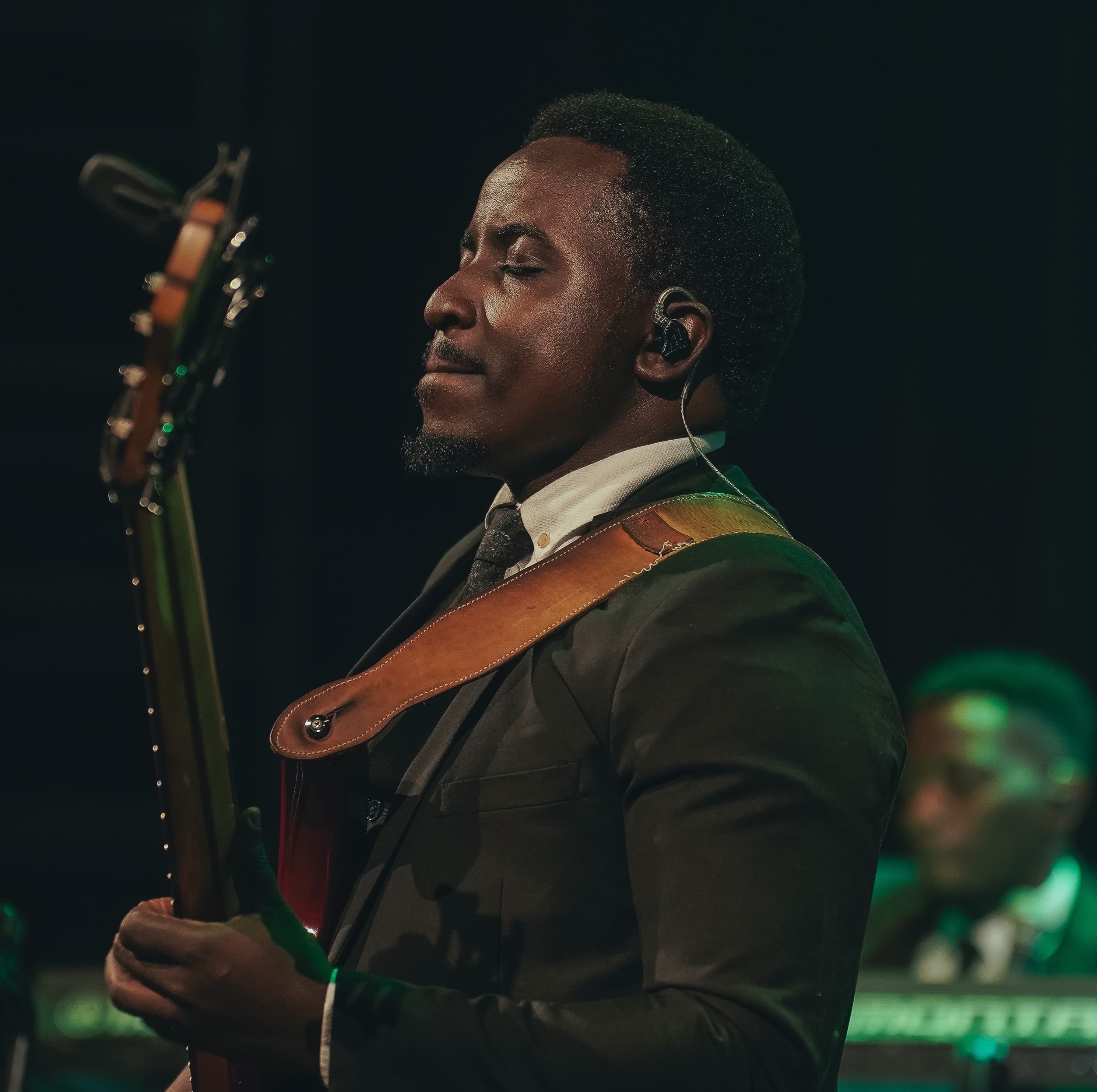 Moise Basinza performing